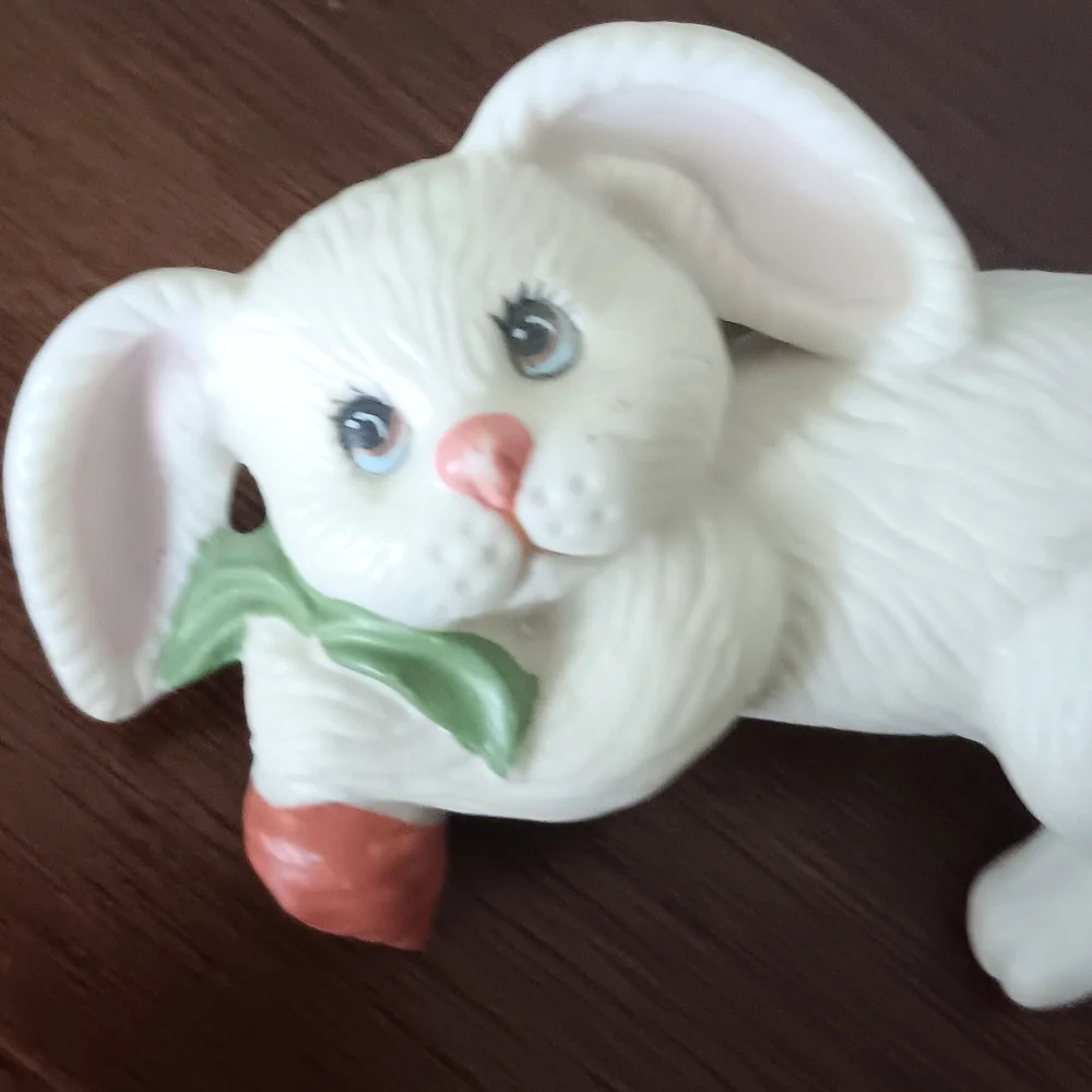 Vtg Pr of 2 White Bunny Rabbits W/carrots Shelf Sitters Ceramic Figurines